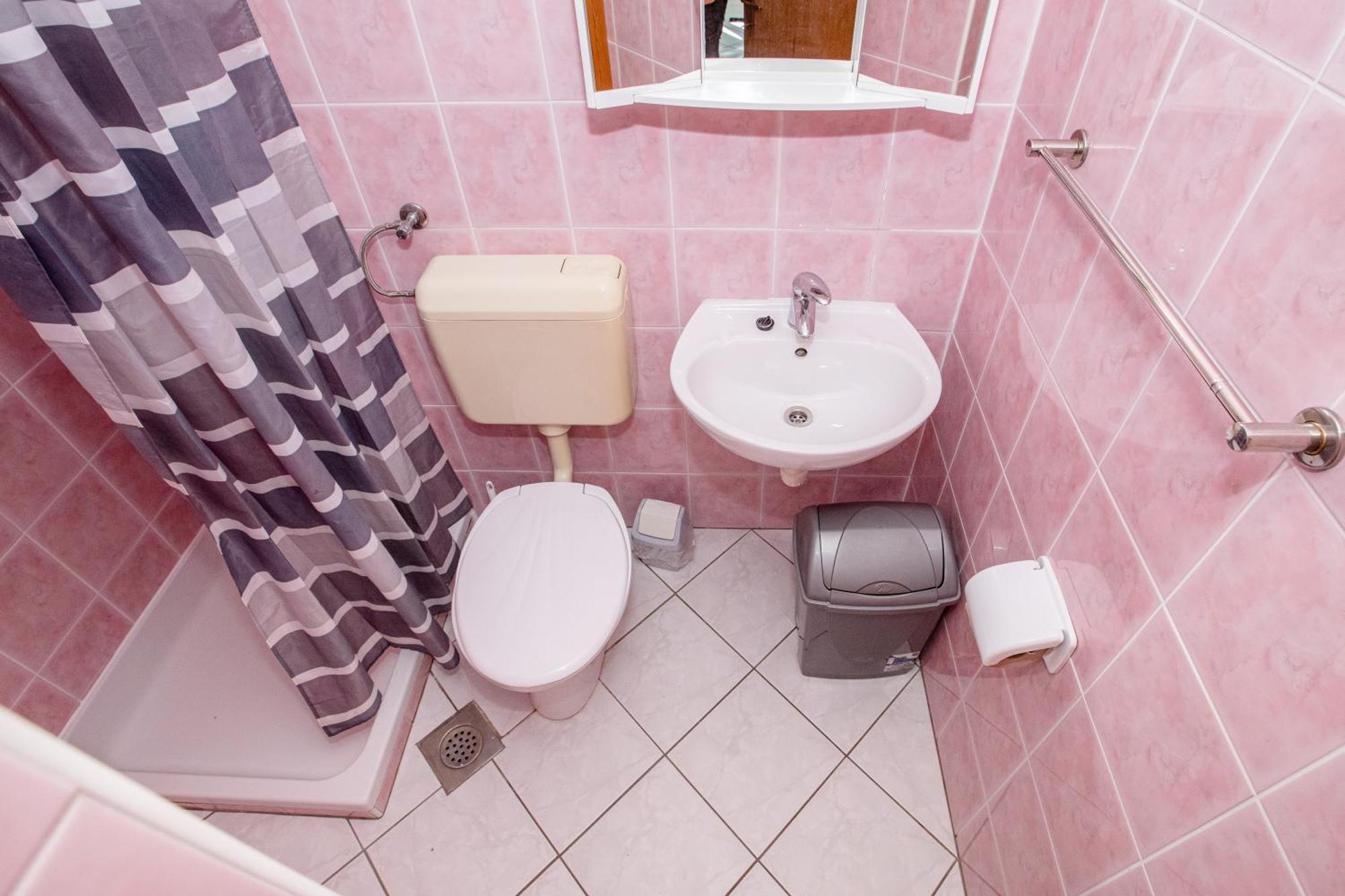 Jug Apartman *
