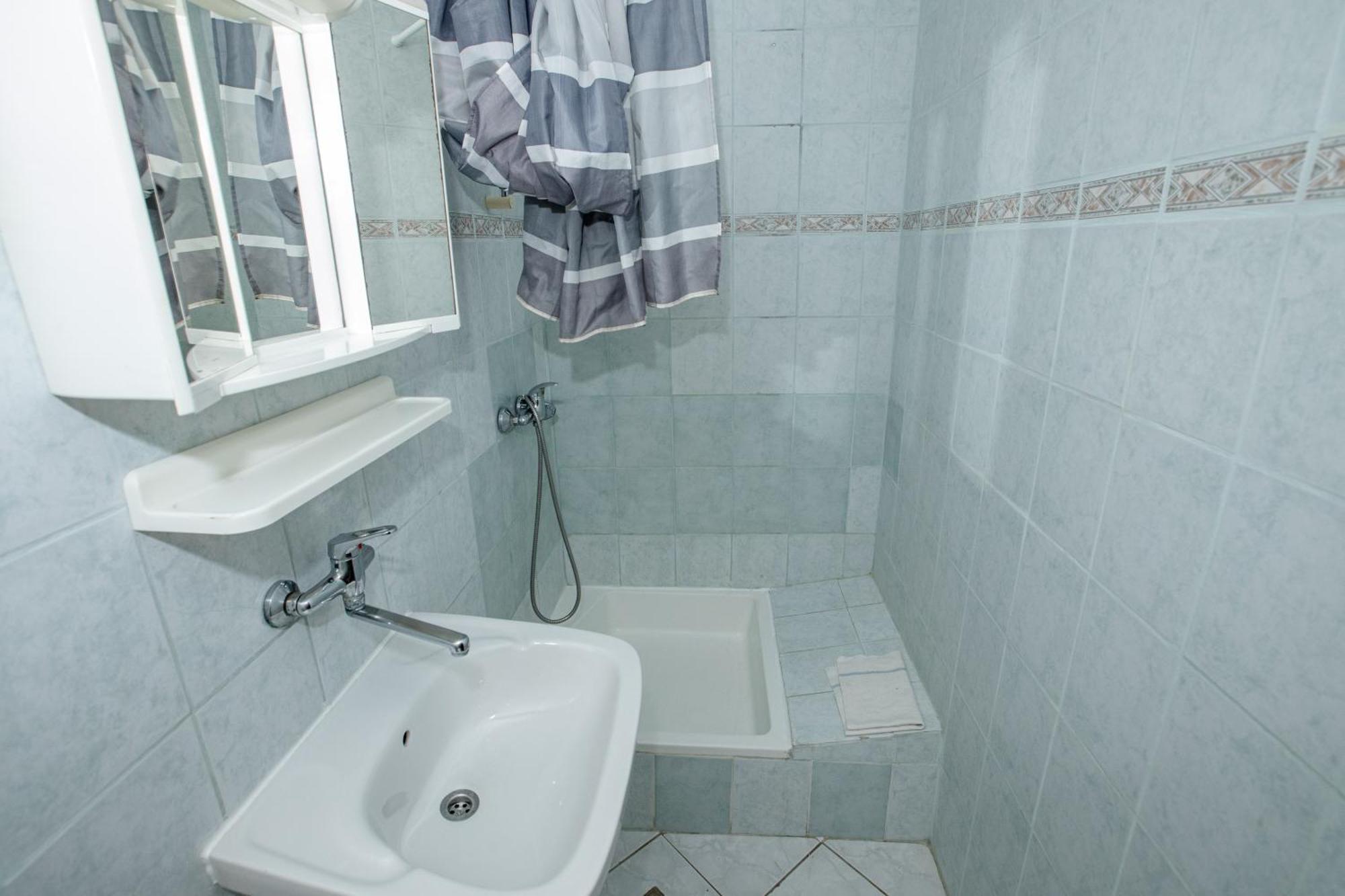 Jug Apartman *