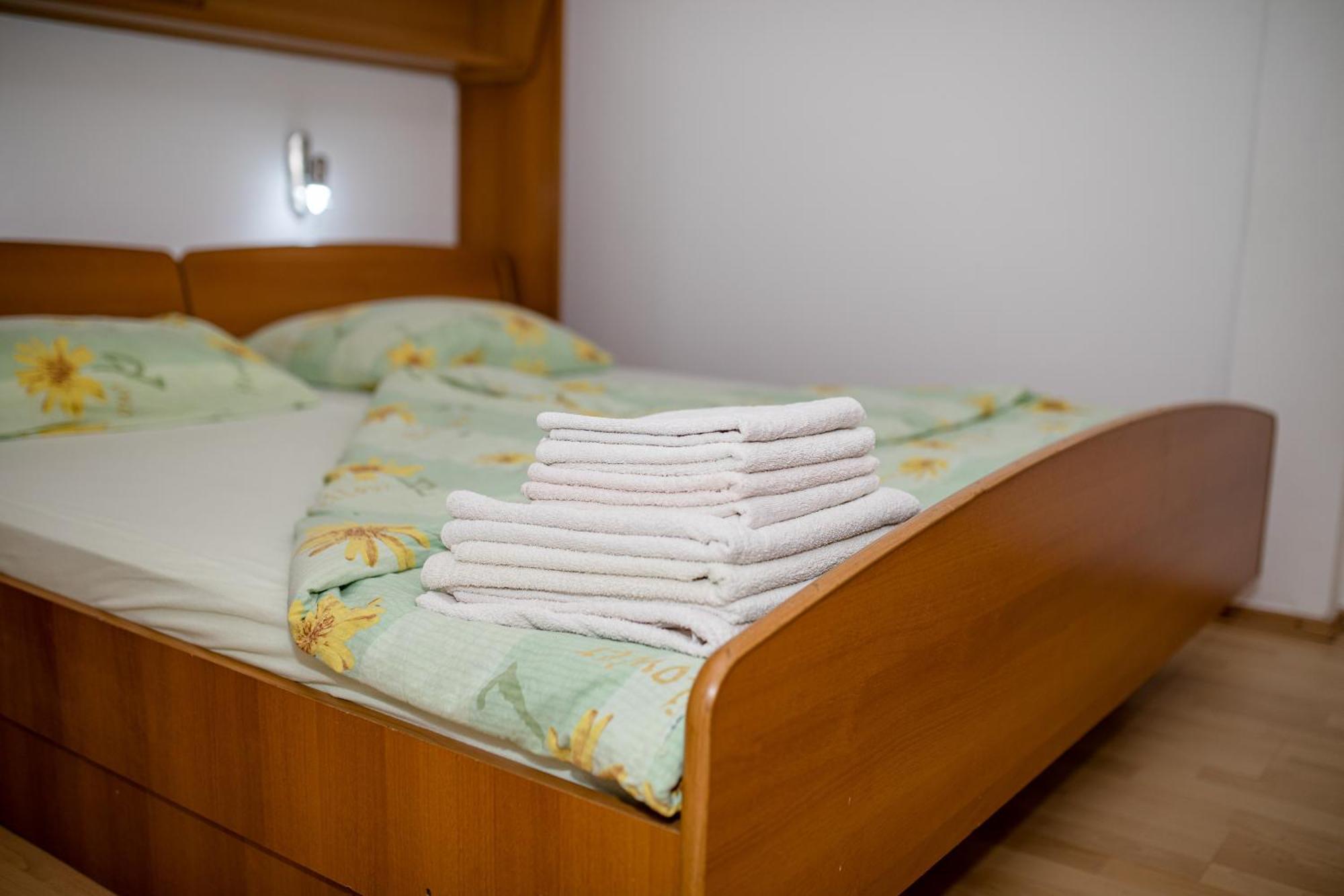 Jug Apartman Lopar