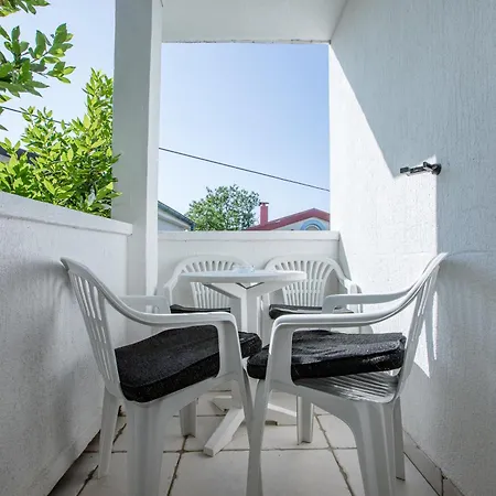 Apartments Jug Lopar Exterior photo